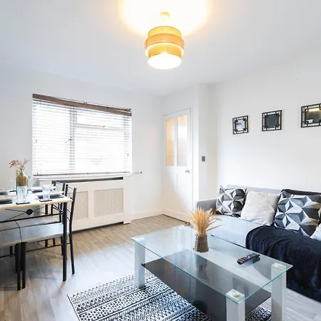 Relaxing 3br Free Wifi & Parking Perfect For Long *