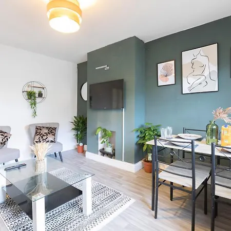 Apartmán Well-maintained 3-bedroom Free Wifi & Parking Ideal For Families & Contractors Leeds (West Yorkshire)