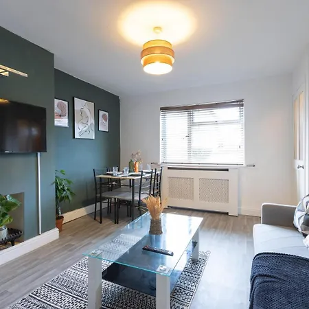 Apartment Modern 3-bedroom Free Wifi & Parking Ideal For Families & Contractors Leeds (West Yorkshire)