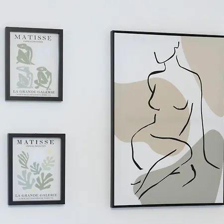 Modern 3-bedroom Free Wifi & Parking Ideal For Families & Contractors