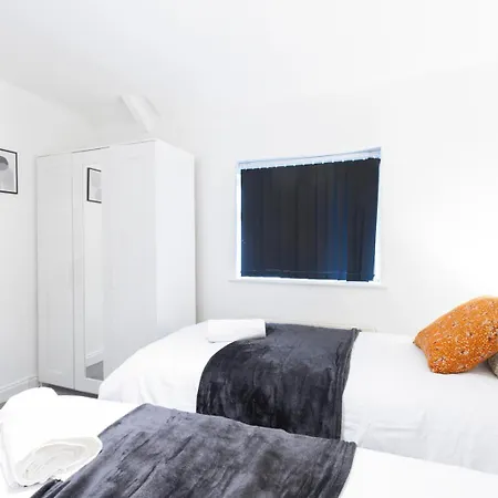 Apartment Modern 3-bedroom Free Wifi & Parking Ideal For Families & Contractors Leeds (West Yorkshire)