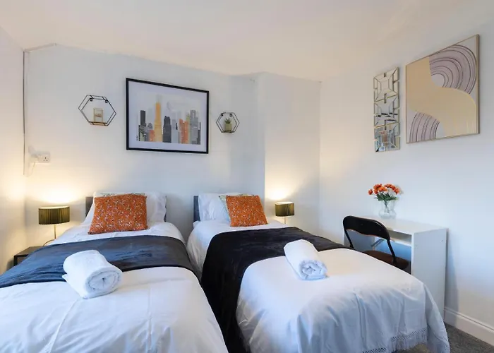 Apartment Modern 3-bedroom Free Wifi & Parking Ideal For Families & Contractors