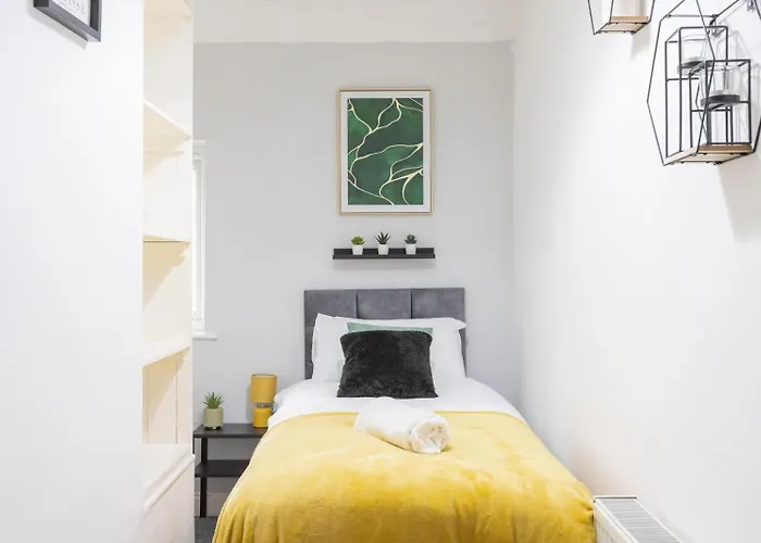 Modern 3-bedroom Free Wifi & Parking Ideal For Families & Contractors * Лідс