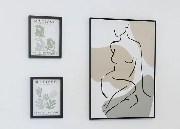 Modern 3-bedroom Free Wifi & Parking Ideal For Families & Contractors